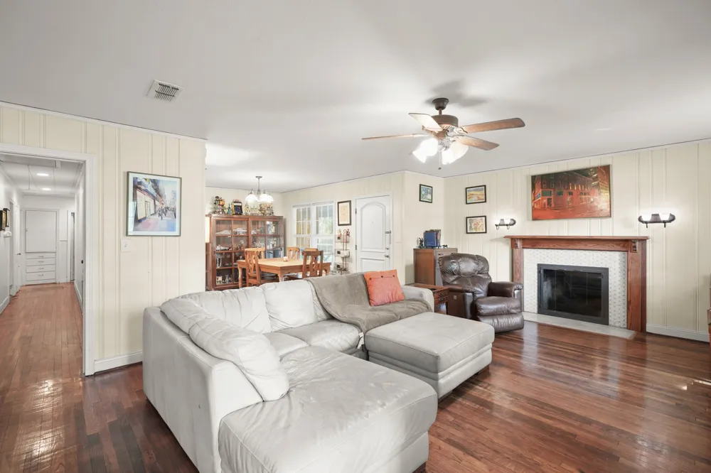 1320 W San Antonio Street Lockhart, TX 78644