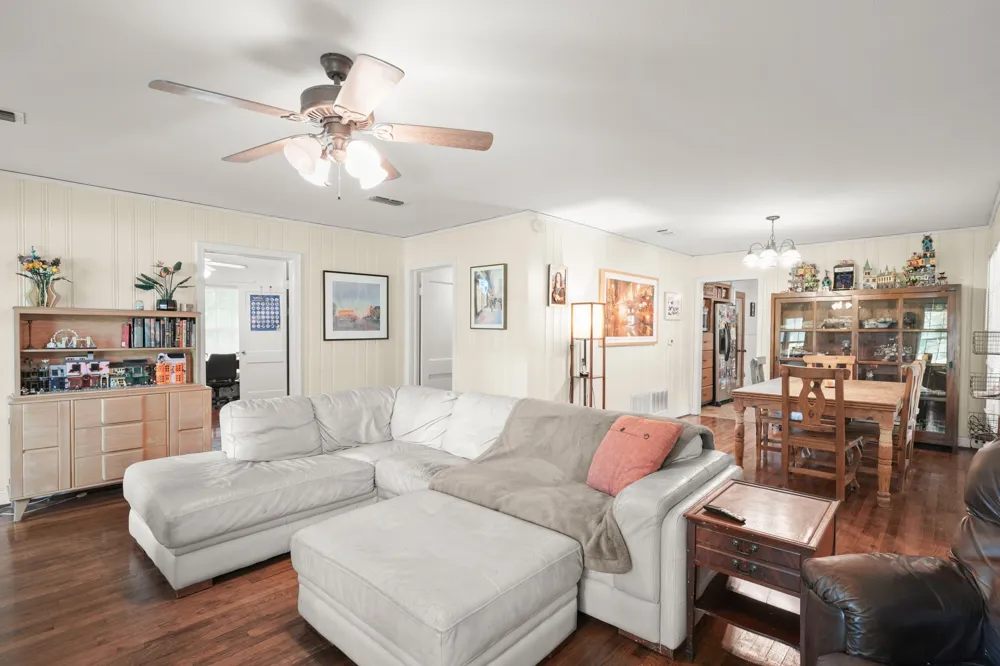 1320 W San Antonio Street Lockhart, TX 78644