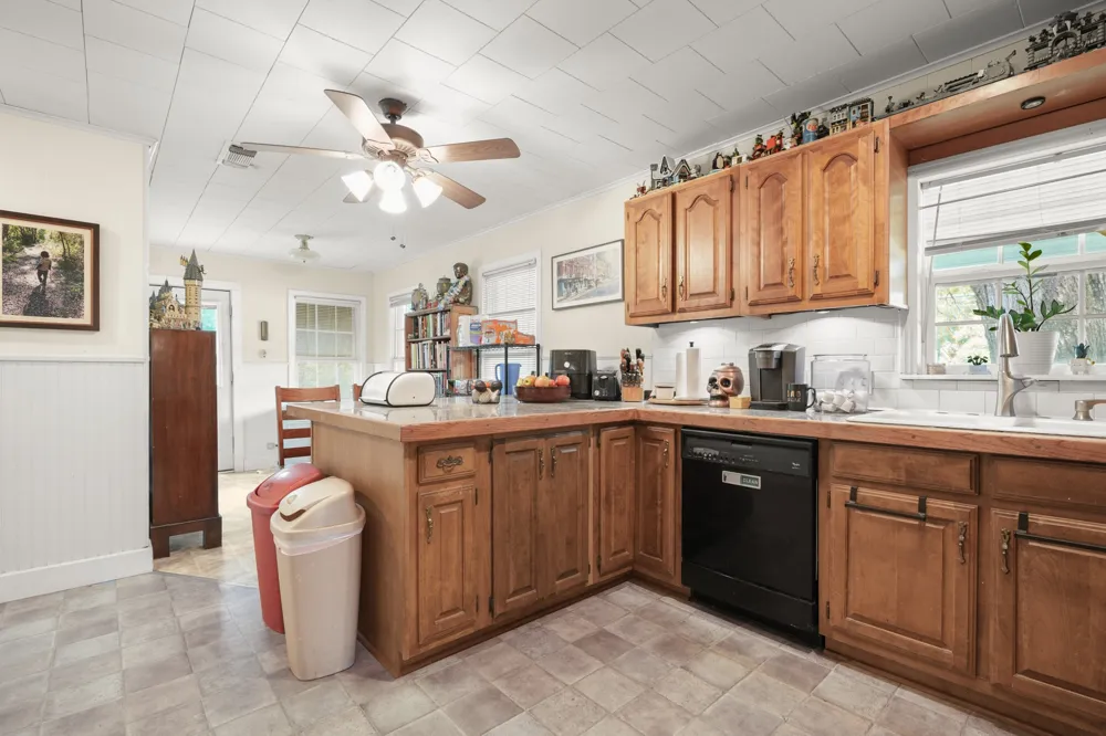 1320 W San Antonio Street Lockhart, TX 78644