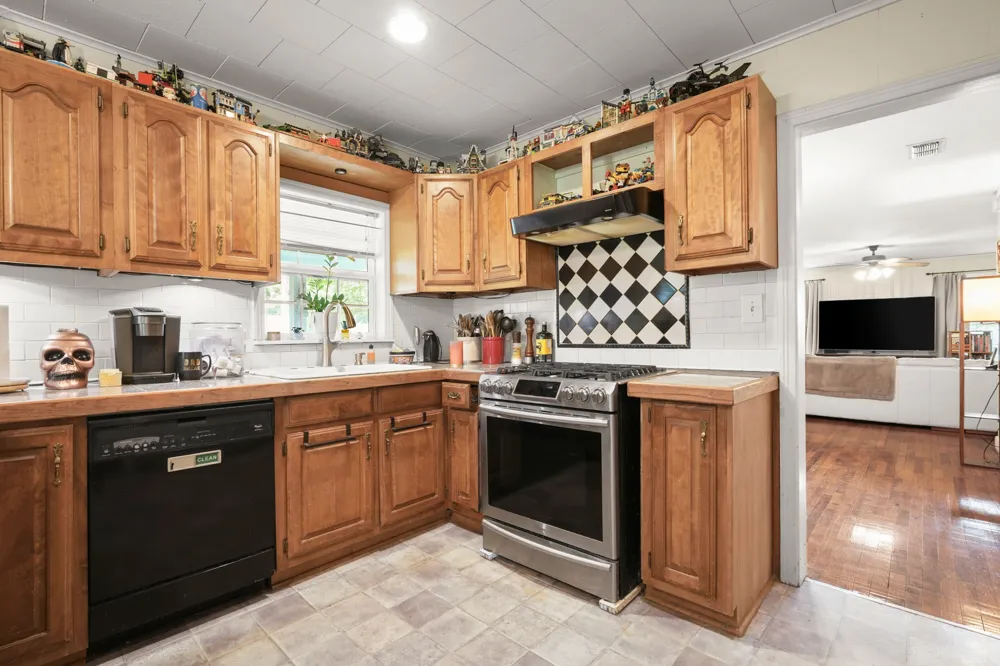 1320 W San Antonio Street Lockhart, TX 78644