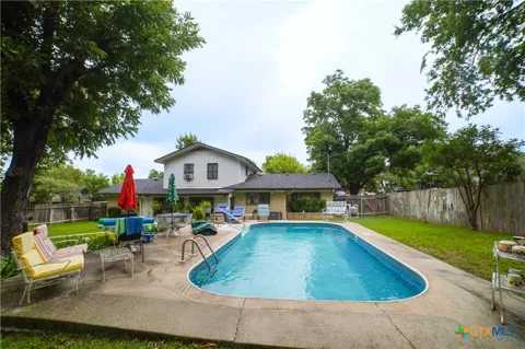 212 Highland Oaks Drive