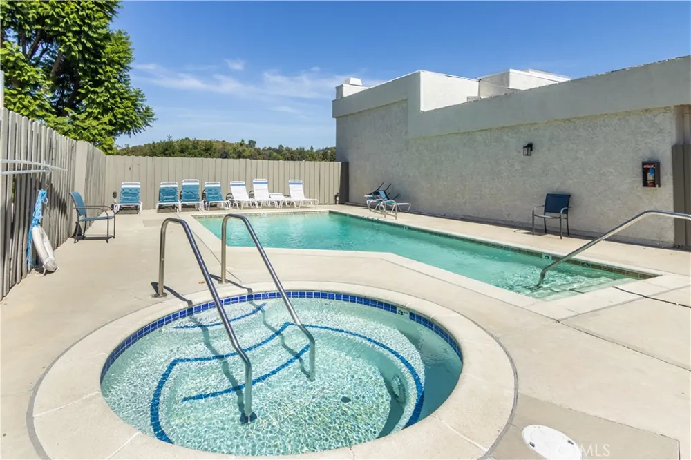 4327 Freedom #5 Calabasas, CA 91302