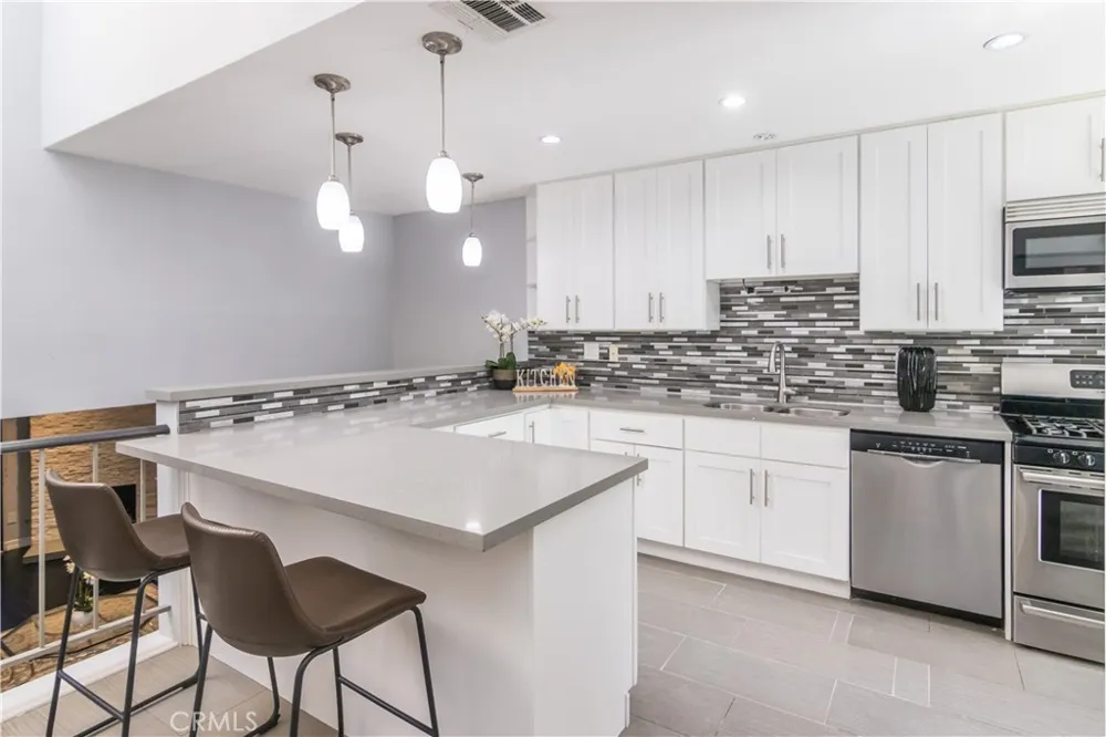 4327 Freedom #5 Calabasas, CA 91302