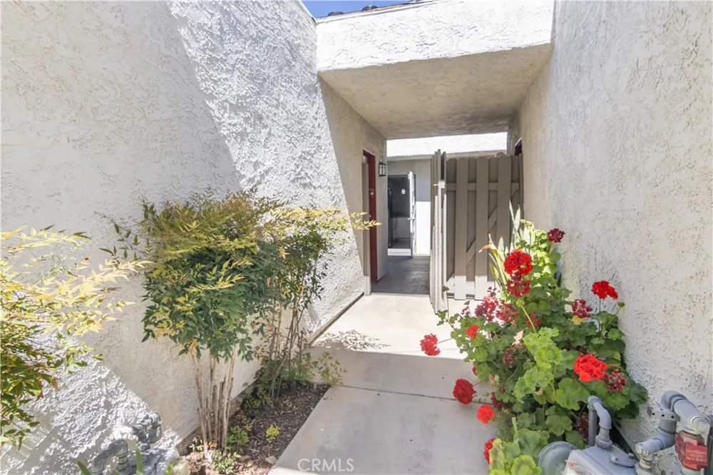4327 Freedom #5 Calabasas, CA 91302