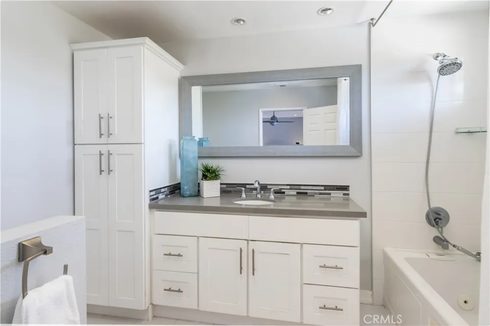 4327 Freedom #5 Calabasas, CA 91302