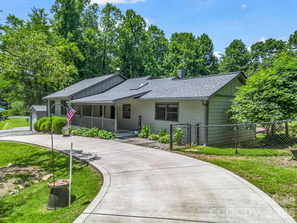 35 Chastain Hill Road Mills River, NC 28759