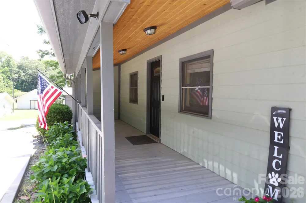 35 Chastain Hill Road Mills River, NC 28759