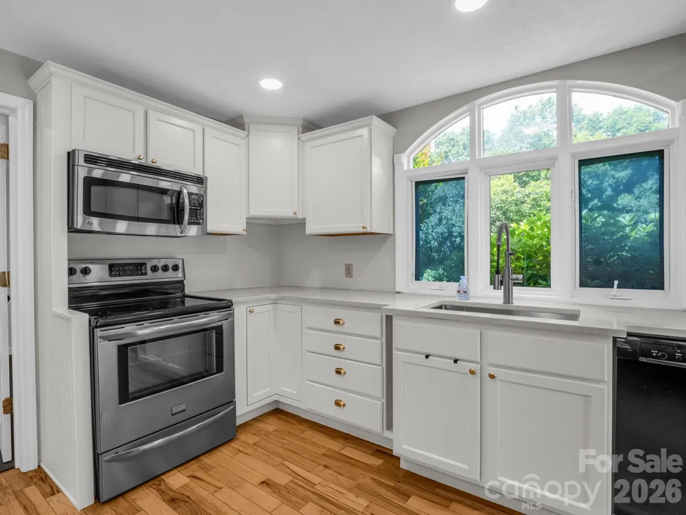 35 Chastain Hill Road Mills River, NC 28759
