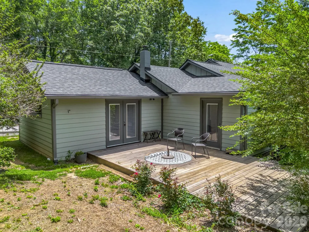 35 Chastain Hill Road Mills River, NC 28759