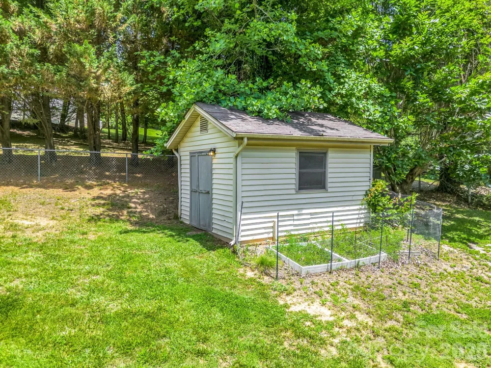35 Chastain Hill Road Mills River, NC 28759