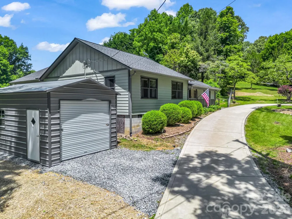 35 Chastain Hill Road Mills River, NC 28759