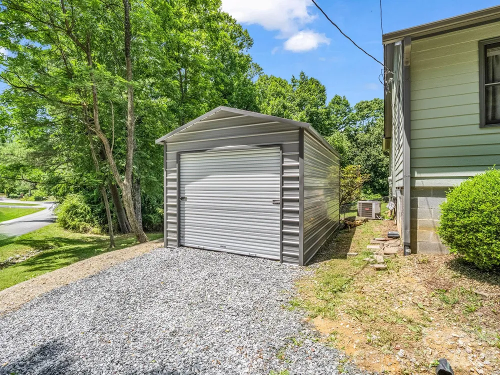 35 Chastain Hill Road Mills River, NC 28759