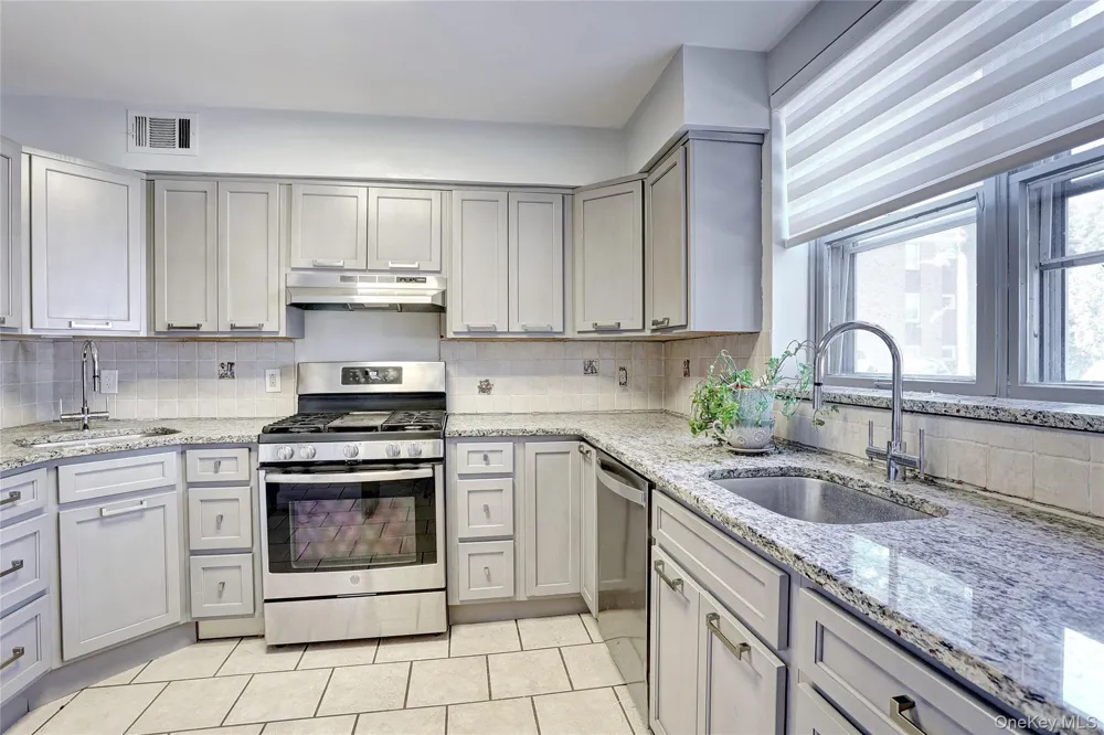 202 Kearsing Parkway Monsey, NY 10952