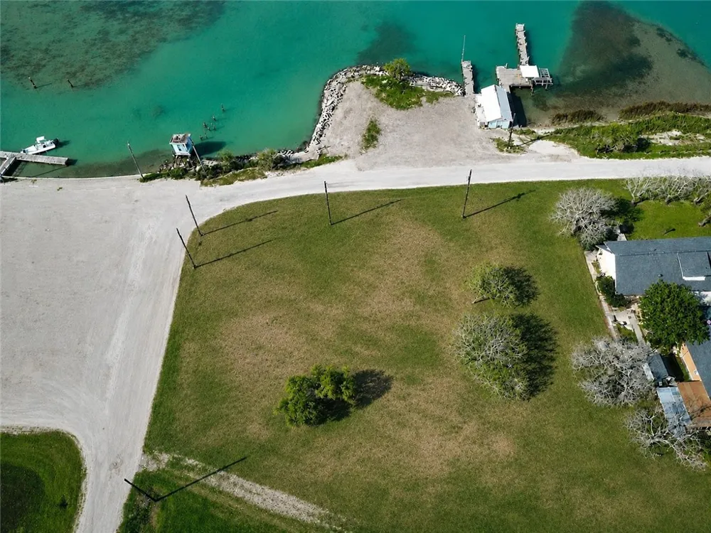 1348 Ocean Ingleside, TX 78362