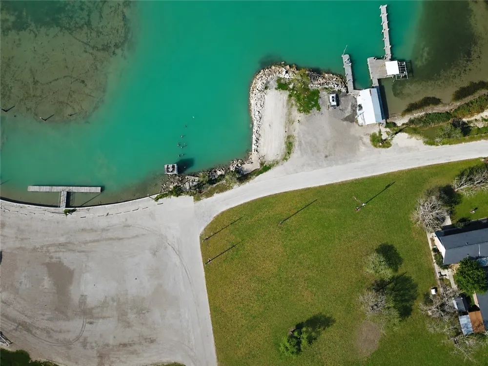 1348 Ocean Ingleside, TX 78362