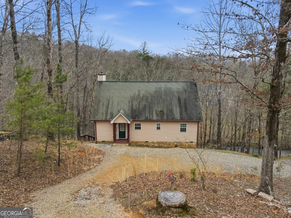 1914 Creekstone LN Young Harris, GA 30582