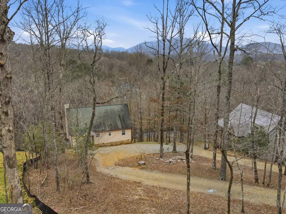 1914 Creekstone LN Young Harris, GA 30582
