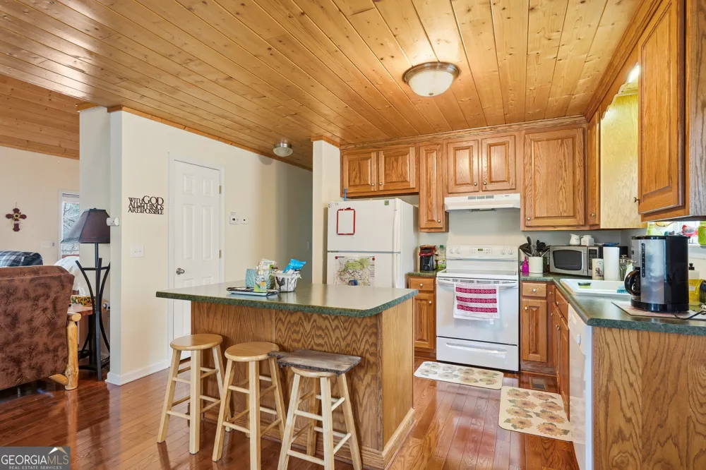 1914 Creekstone LN Young Harris, GA 30582