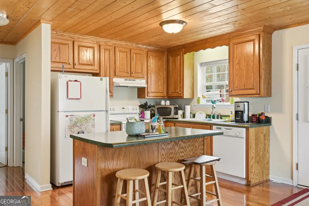 1914 Creekstone LN Young Harris, GA 30582