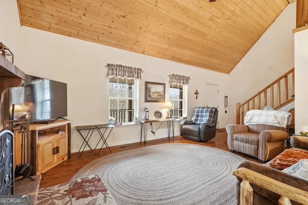 1914 Creekstone LN Young Harris, GA 30582