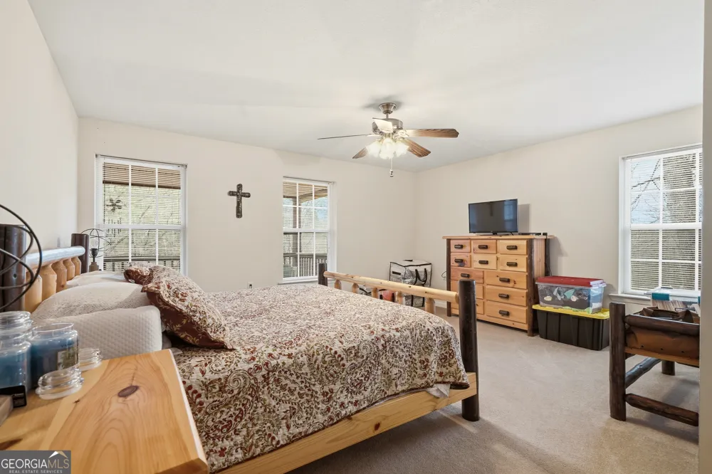 1914 Creekstone LN Young Harris, GA 30582