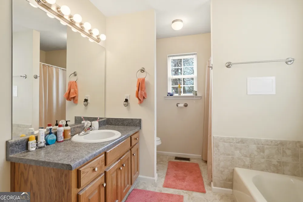 1914 Creekstone LN Young Harris, GA 30582