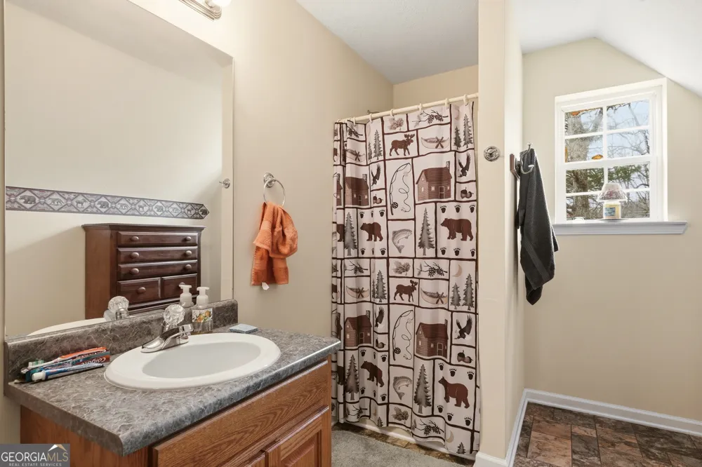 1914 Creekstone LN Young Harris, GA 30582