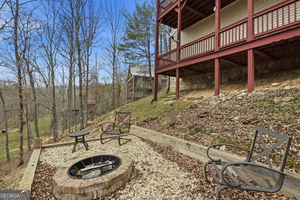 1914 Creekstone LN Young Harris, GA 30582