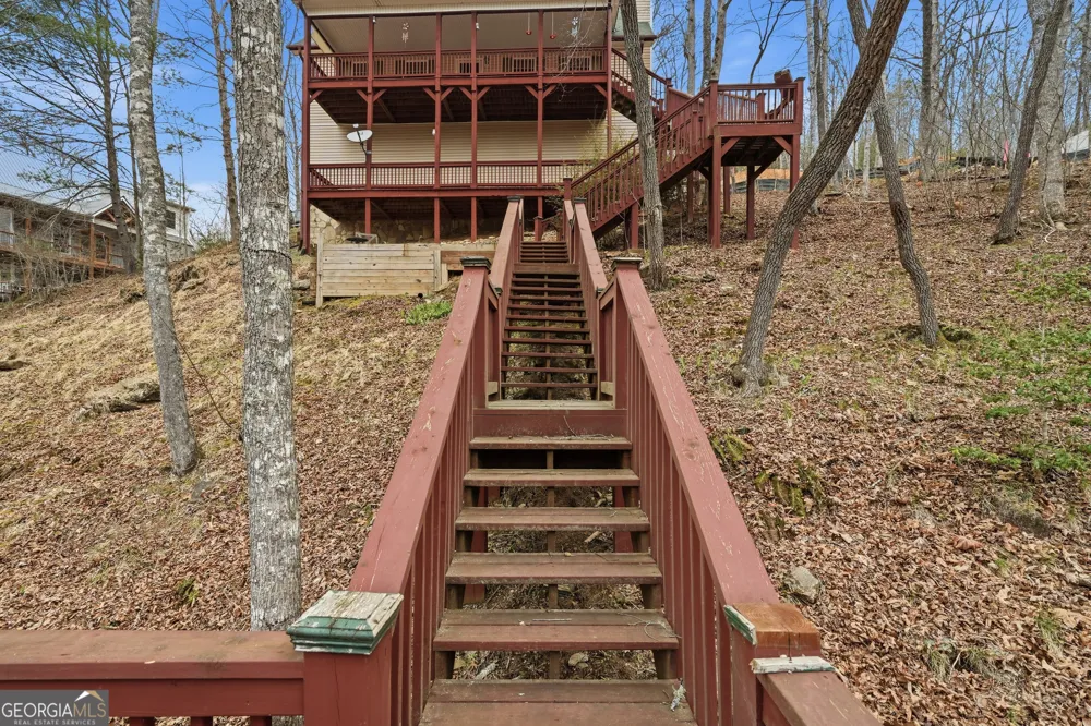 1914 Creekstone LN Young Harris, GA 30582