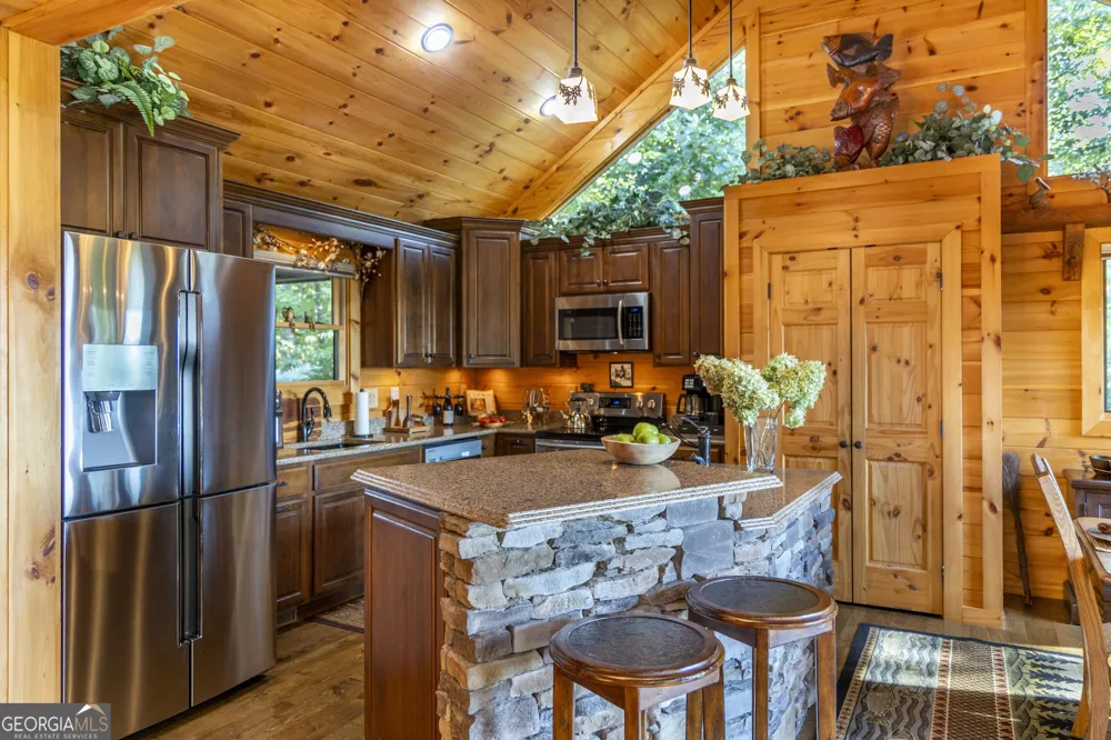 194 Squirrel Chase Morganton, GA 30560