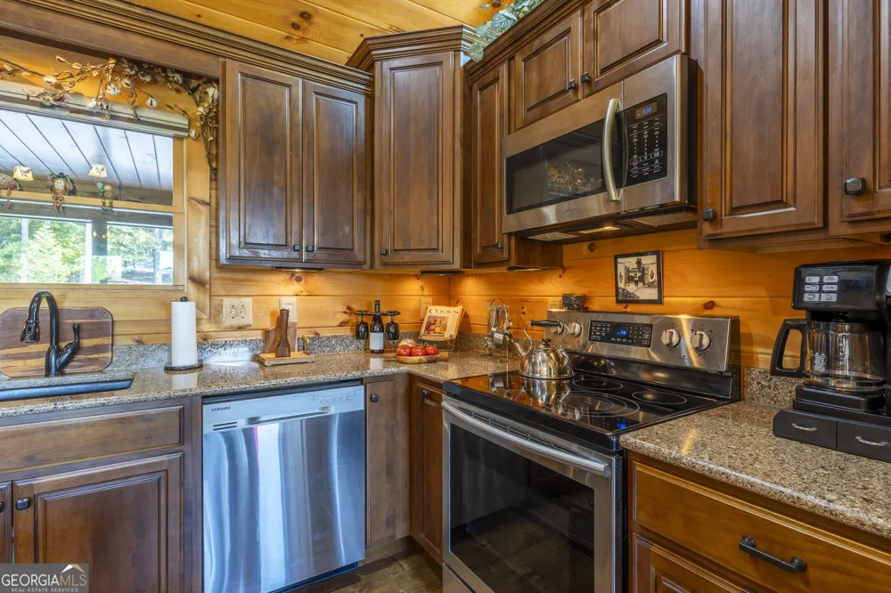 194 Squirrel Chase Morganton, GA 30560