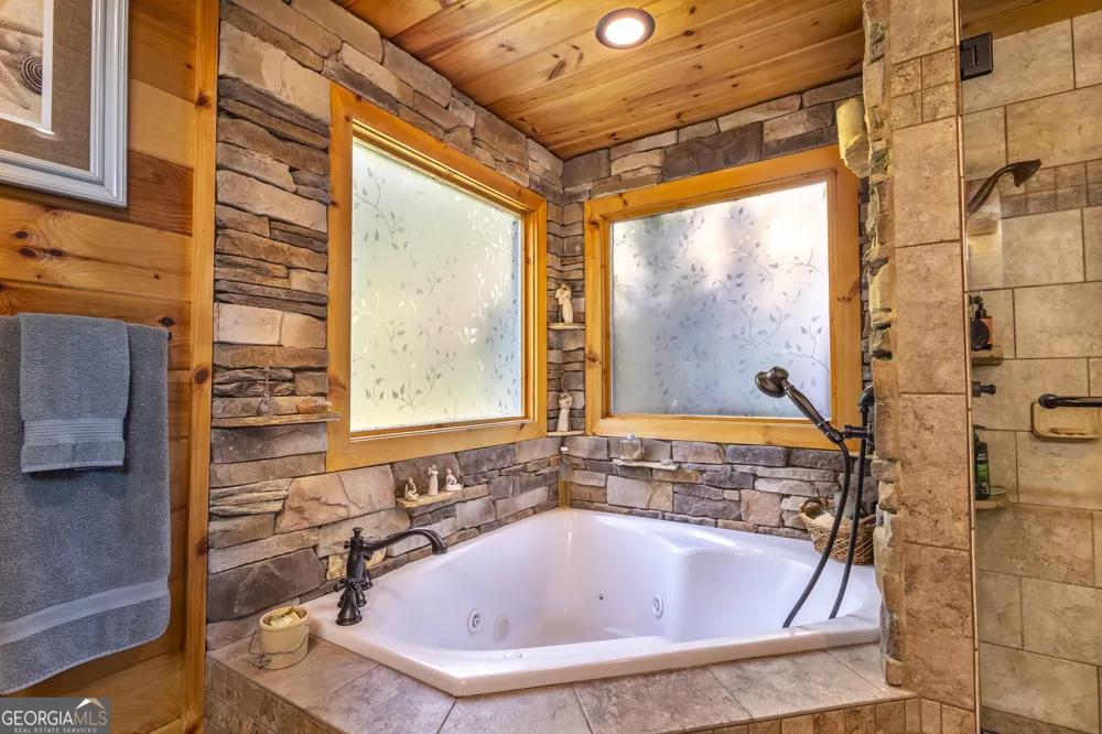 194 Squirrel Chase Morganton, GA 30560