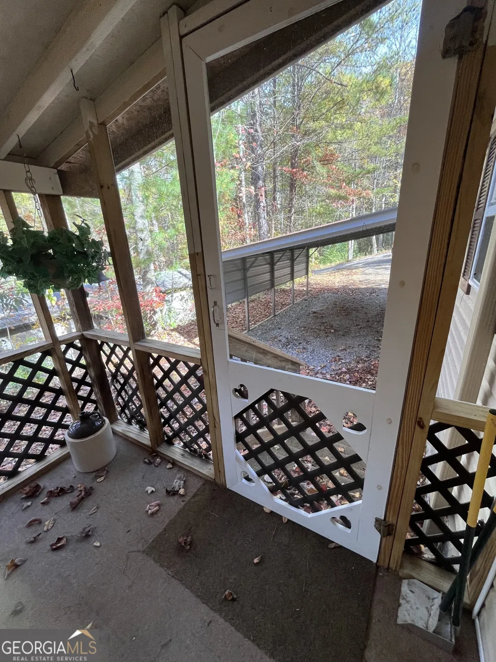 68 Nelson LN Hiawassee, GA 30546