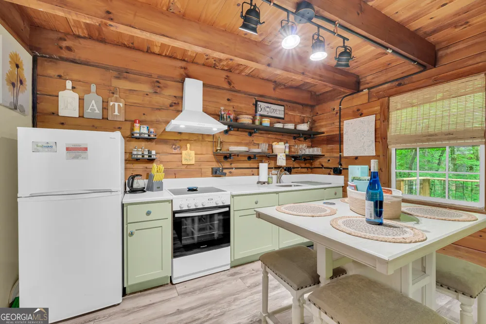 142 Heavenly RDG Sautee Nacoochee, GA 30571