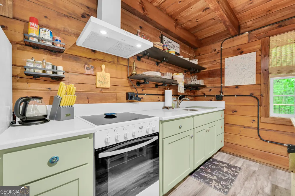 142 Heavenly RDG Sautee Nacoochee, GA 30571