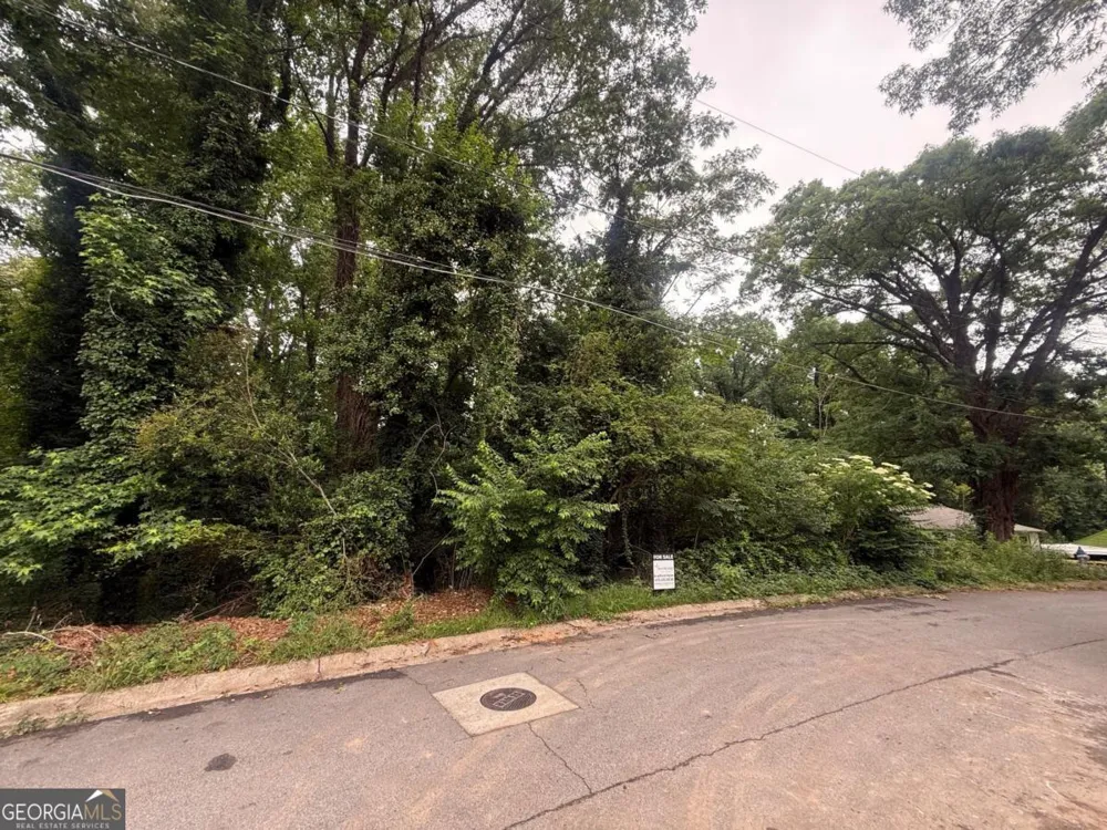 2566 Gordon CIR SE Smyrna, GA 30080