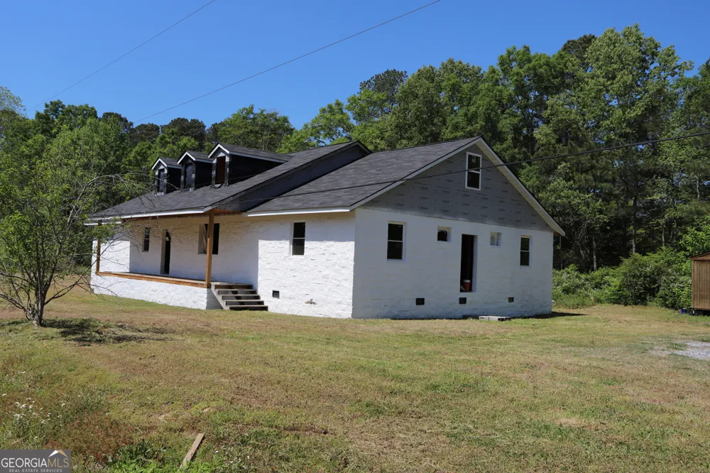 271 Cemetery RD Lyerly, GA 30730