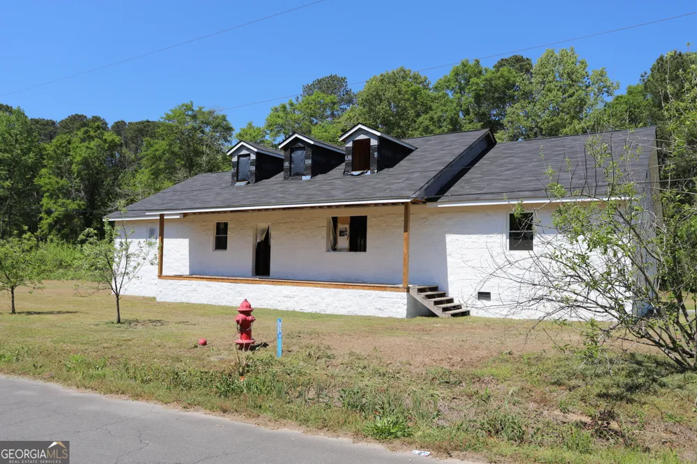 271 Cemetery RD Lyerly, GA 30730