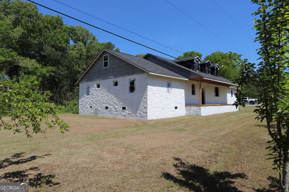 271 Cemetery RD Lyerly, GA 30730