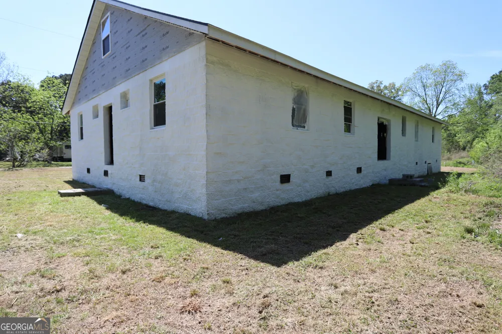 271 Cemetery RD Lyerly, GA 30730