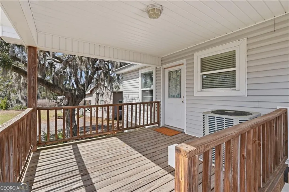 1116 Pleasure Point LN NE Townsend, GA 31331