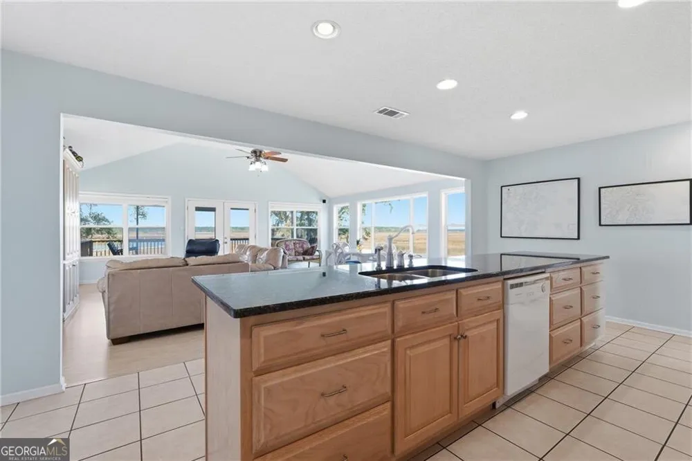 1116 Pleasure Point LN NE Townsend, GA 31331