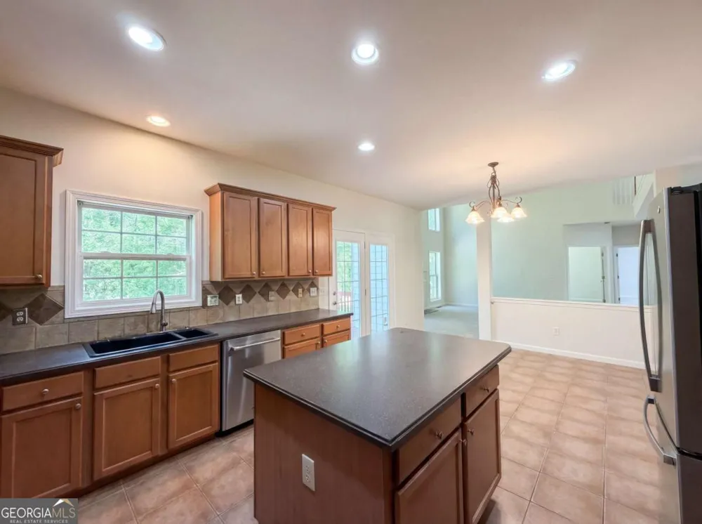 520 Lullaby CT Fayetteville, GA 30214
