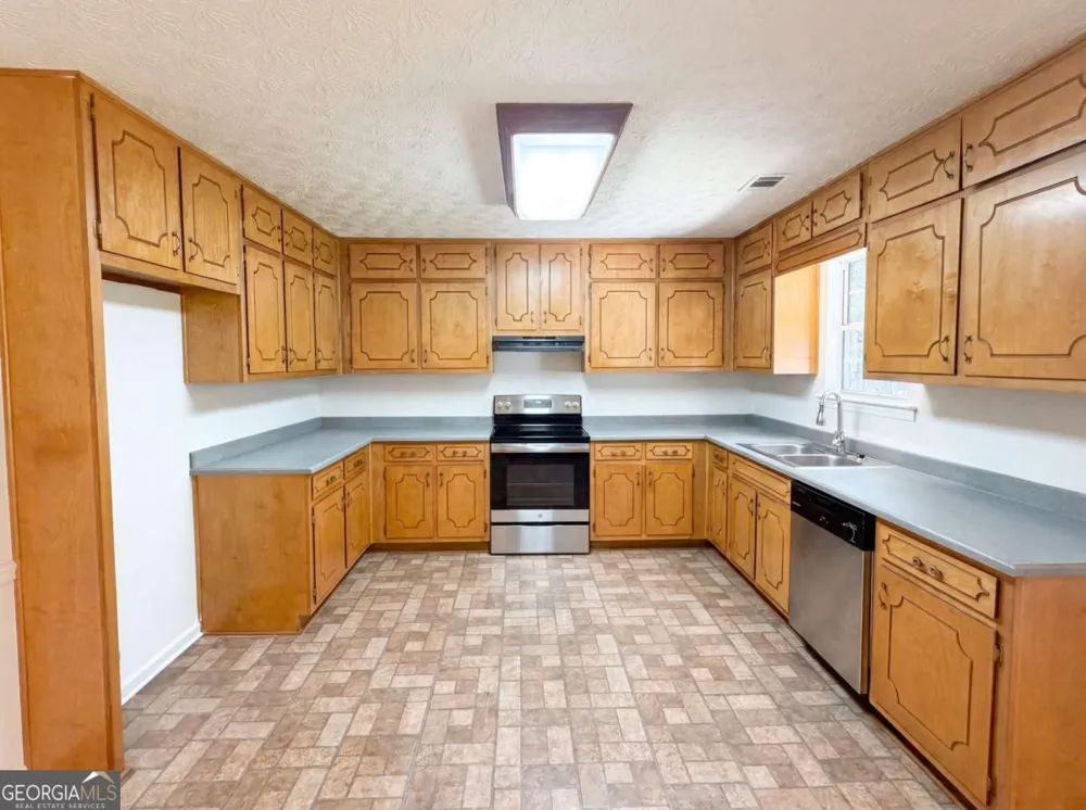 90 Rolling Ridge DR Covington, GA 30016