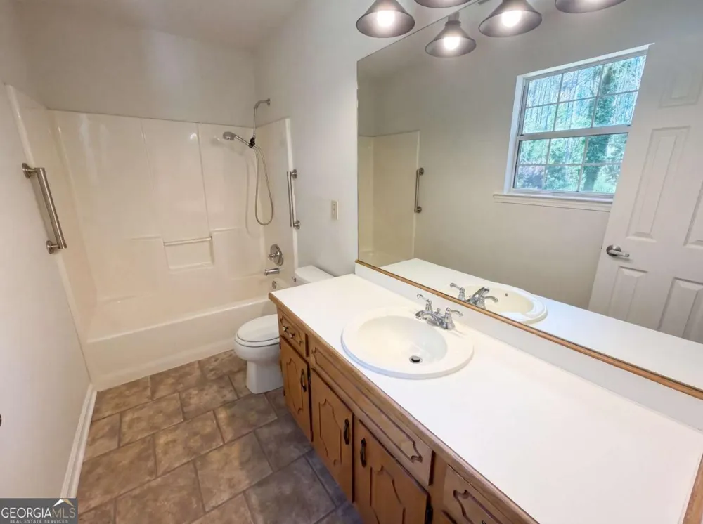 90 Rolling Ridge DR Covington, GA 30016