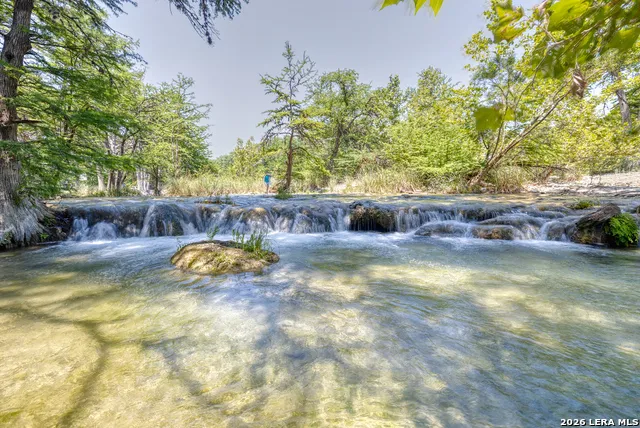 206 S River Place Rd Rio Frio, TX 78879
