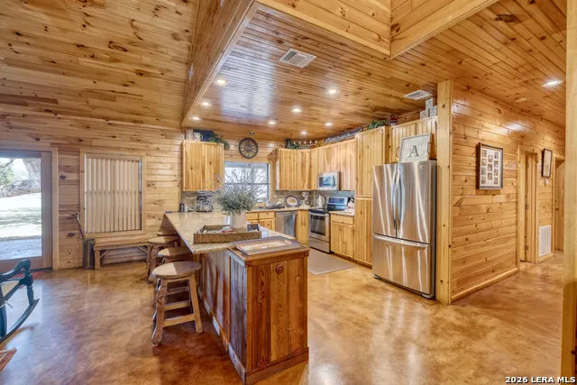 206 S River Place Rd Rio Frio, TX 78879