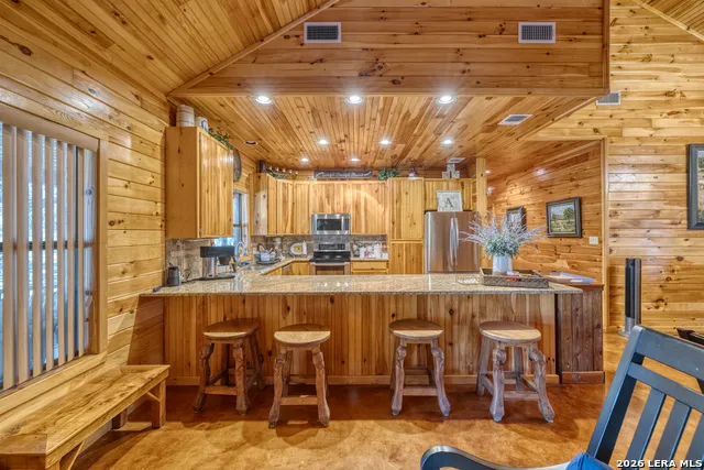 206 S River Place Rd Rio Frio, TX 78879