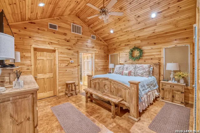 206 S River Place Rd Rio Frio, TX 78879