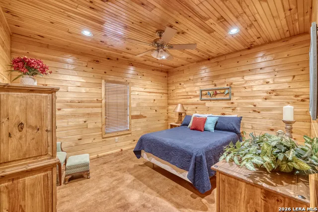 206 S River Place Rd Rio Frio, TX 78879